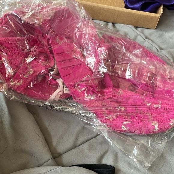 Hot pink Victoria Secrets Bra with Underwire and matching bikini underwear - Picture 2 of 3